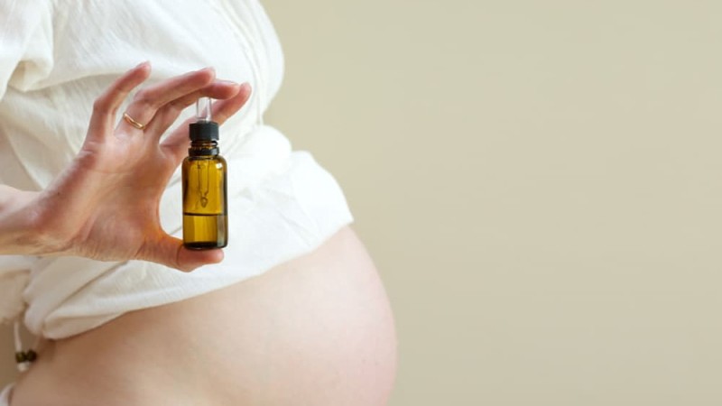 pregnant mom and cbd oil