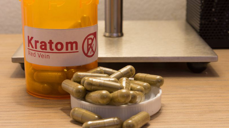 Red vein Kratom capsules